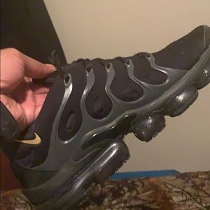 NIKE AIR VAPORMAX PLUS SHOES